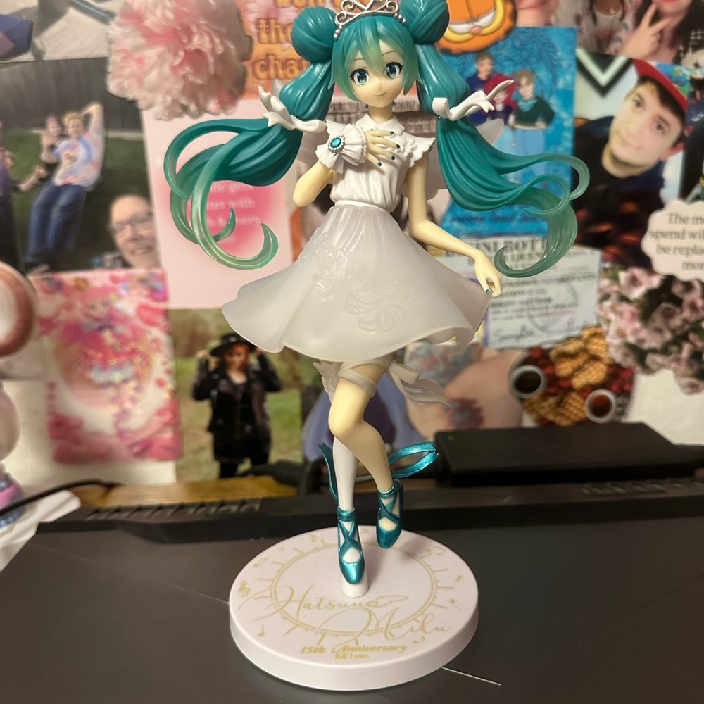 Hatsune Miku 15th Anniversary Figure